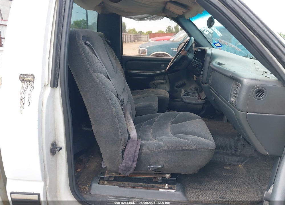 2000 CHEVROLET SILVERADO 1500 VIN: 1GCEC14W2YE203763
