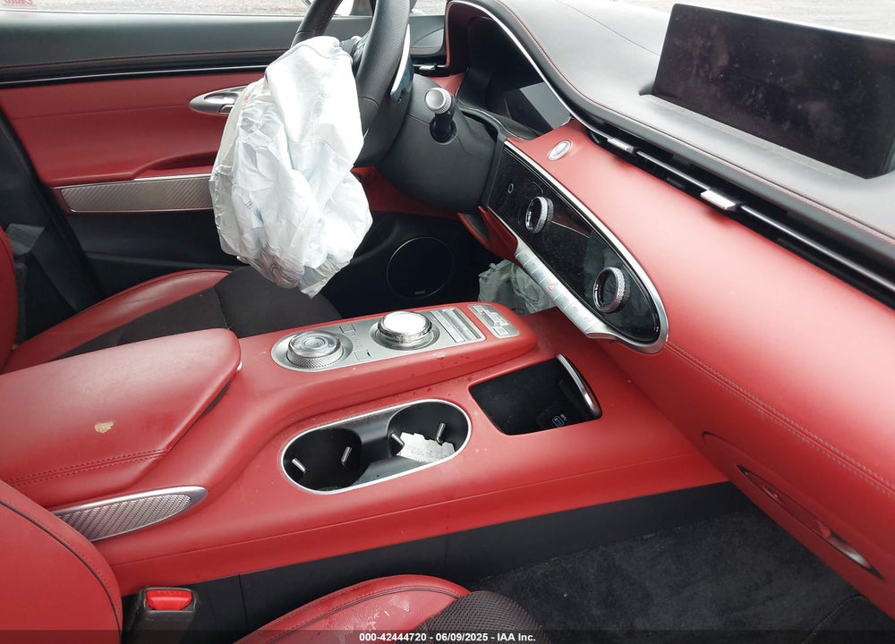 2023 GENESIS GV70 VIN: KMUMADTB5PU092029