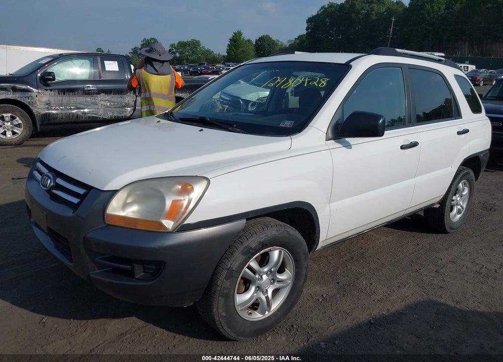 2008 KIA SPORTAGE VIN: KNDJE723987488521