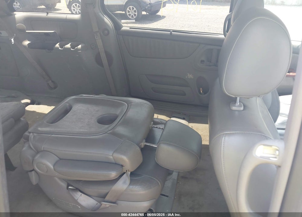 2004 TOYOTA SIENNA VIN: 5TDZA22C94S074818