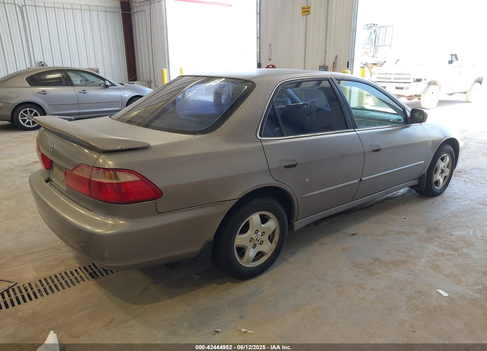 2000 HONDA ACCORD 3.0 EX VIN: 1HGCG1655YA056248