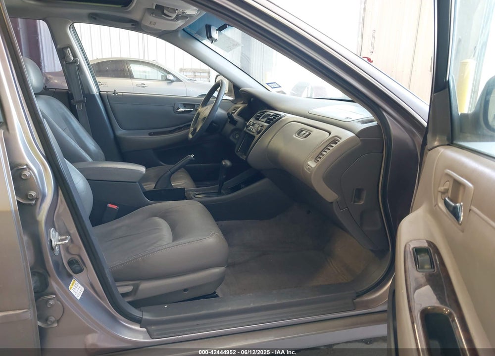 2000 HONDA ACCORD 3.0 EX VIN: 1HGCG1655YA056248