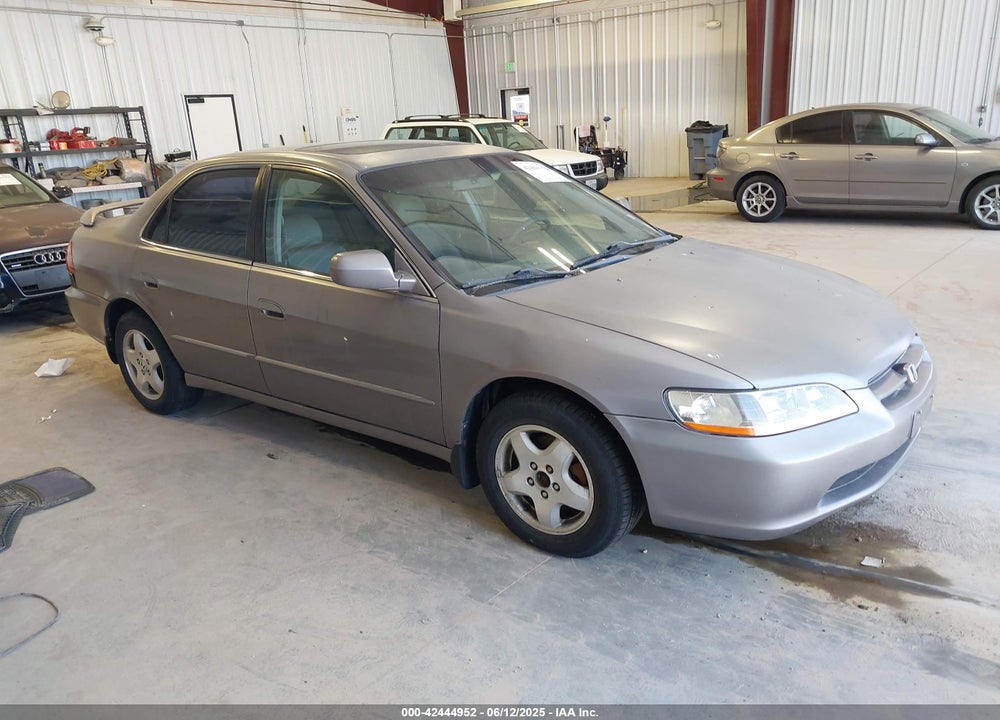 2000 HONDA ACCORD 3.0 EX VIN: 1HGCG1655YA056248