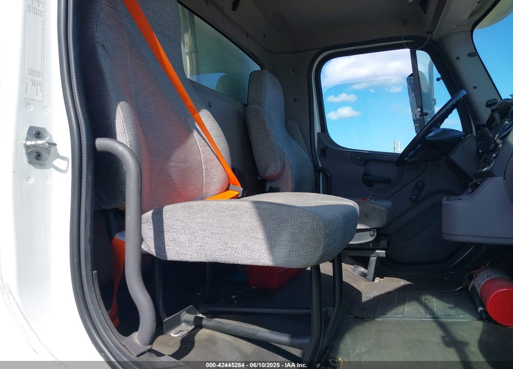 2017 FREIGHTLINER M2 106 VIN: 1FVACXDT9HHHV8027