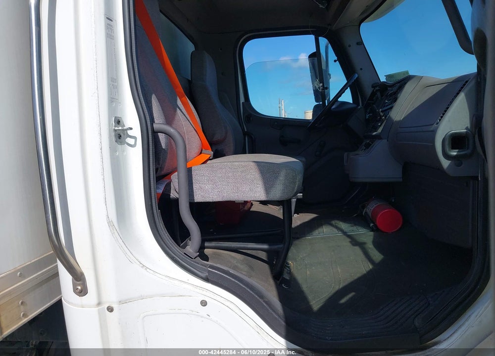 2017 FREIGHTLINER M2 106 VIN: 1FVACXDT9HHHV8027
