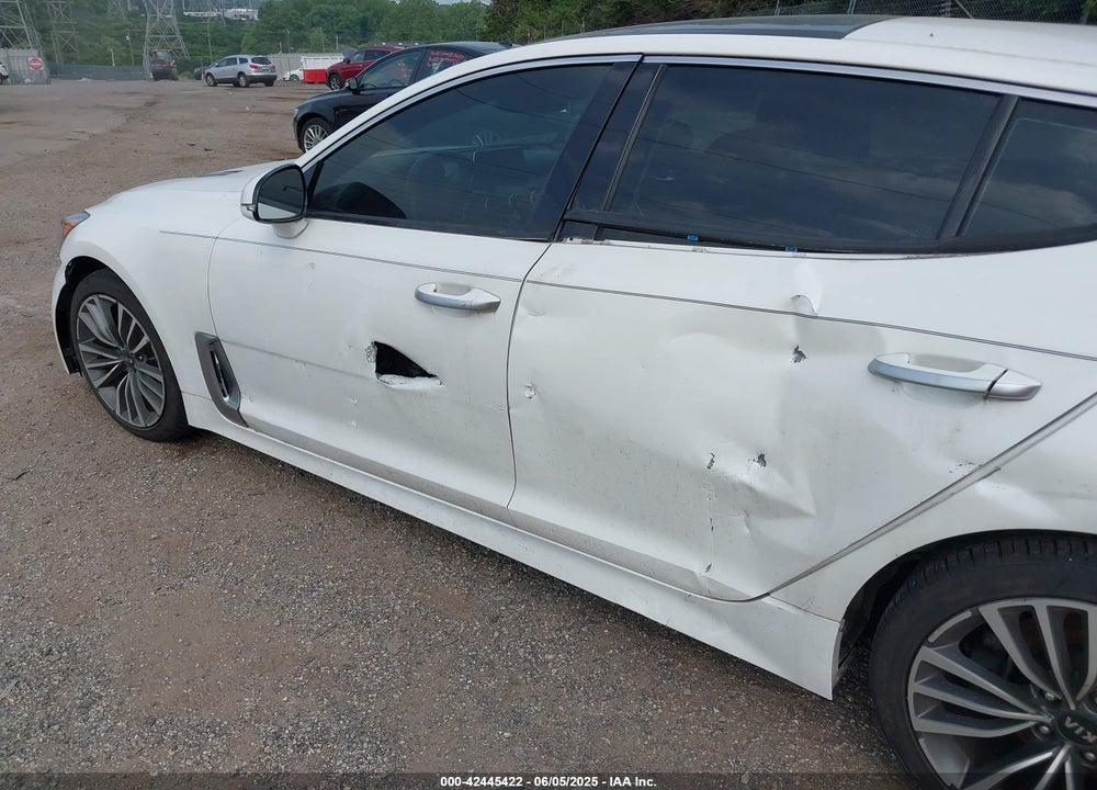 2018 KIA STINGER VIN: KNAE25LAXJ6015022