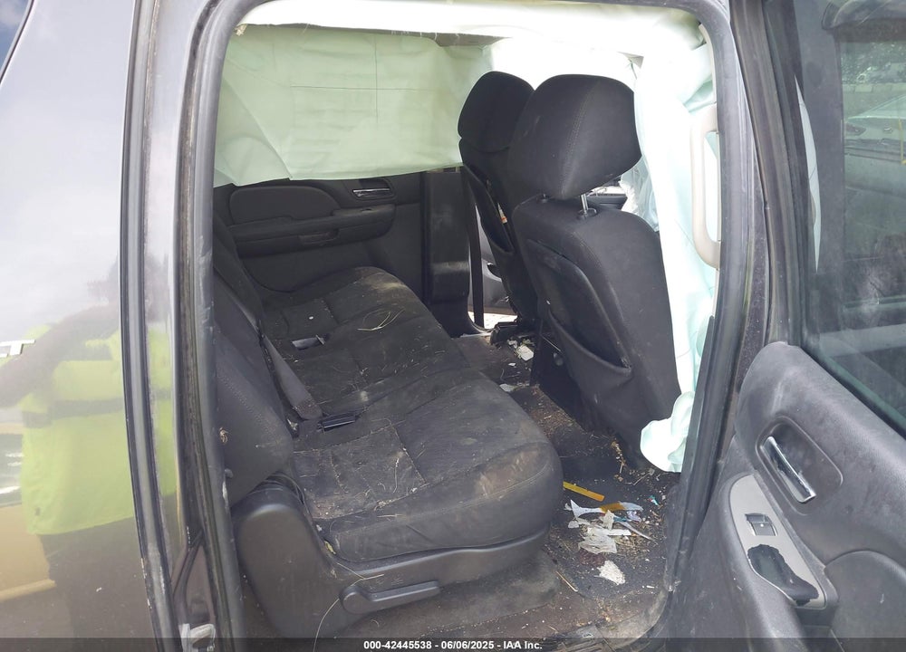 2010 CHEVROLET SUBURBAN 1500 VIN: 1GNUKHE32AR226865