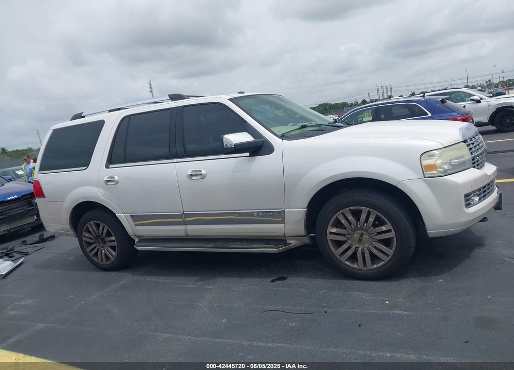 2009 LINCOLN NAVIGATOR VIN: 5LMFU28589EJ01743