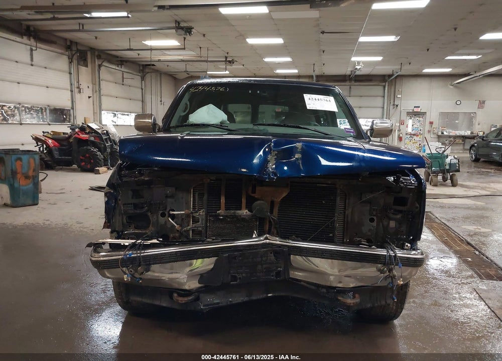 1999 CHEVROLET SUBURBAN 1500 LT VIN: 3GNFK16R5XG260732