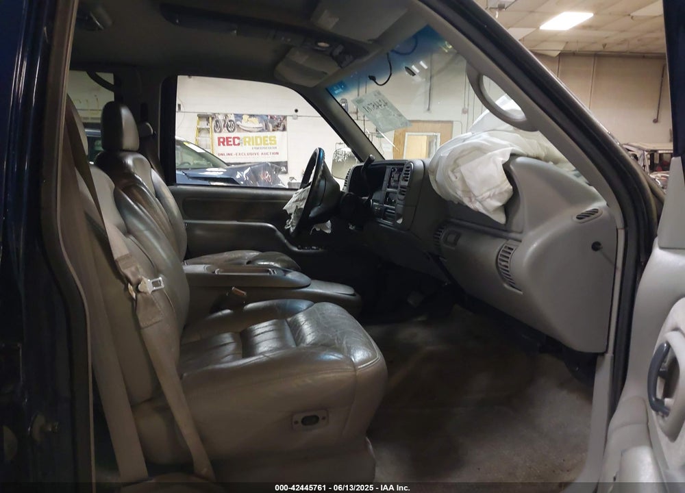 1999 CHEVROLET SUBURBAN 1500 LT VIN: 3GNFK16R5XG260732