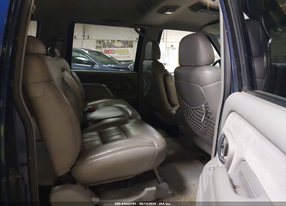 1999 CHEVROLET SUBURBAN 1500 LT VIN: 3GNFK16R5XG260732