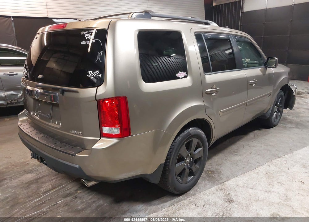 2011 HONDA PILOT EX VIN: 5FNYF4H46BB105596