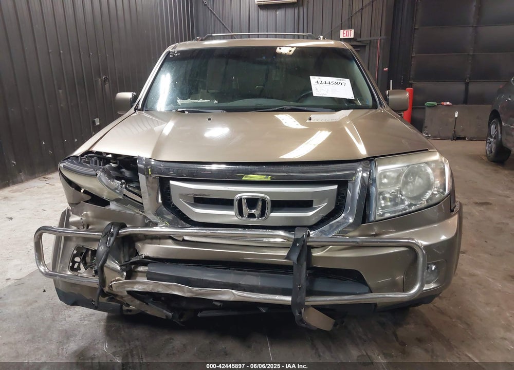 2011 HONDA PILOT EX VIN: 5FNYF4H46BB105596