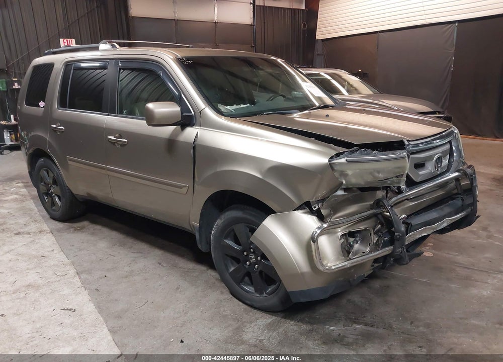2011 HONDA PILOT EX VIN: 5FNYF4H46BB105596
