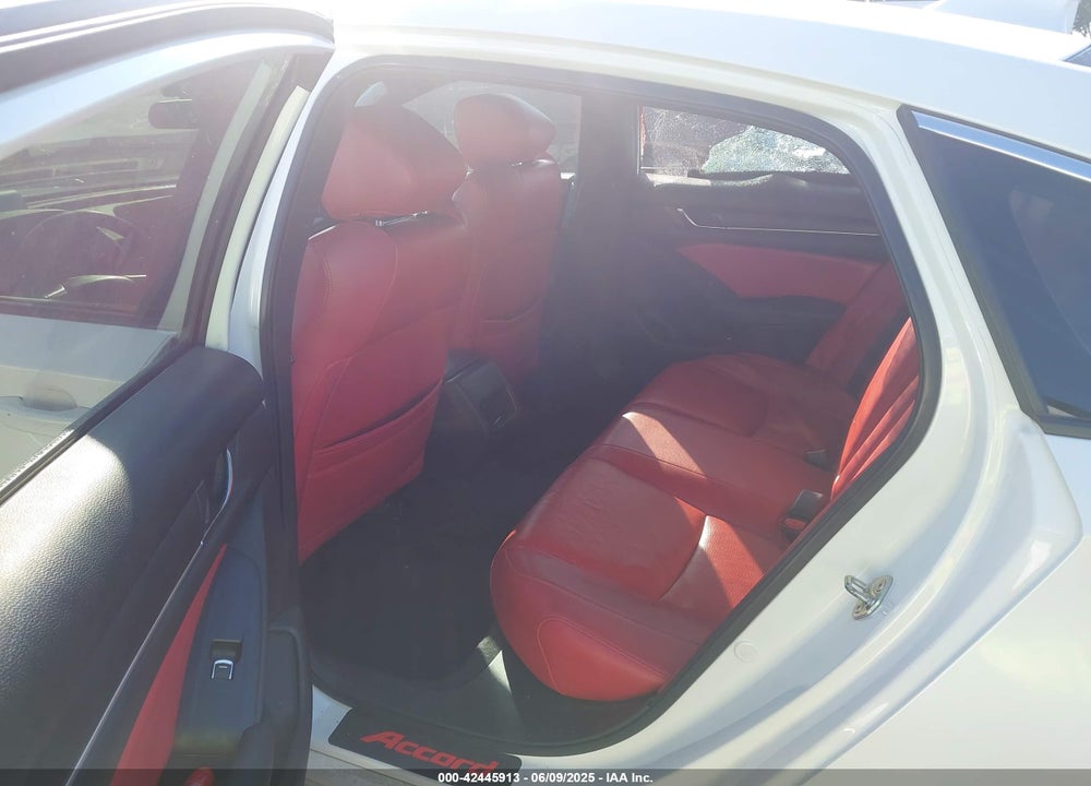 2019 HONDA ACCORD VIN: 1HGCV1F32KA019220