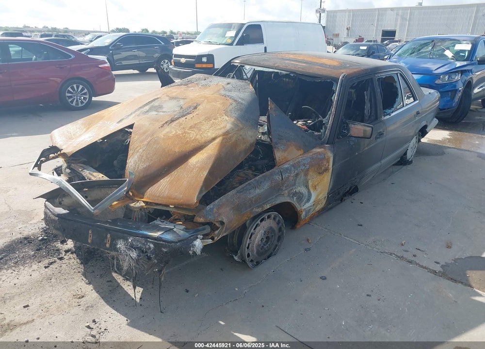 1990 MERCEDES-BENZ 560 VIN: WDBCA39E0LA505656
