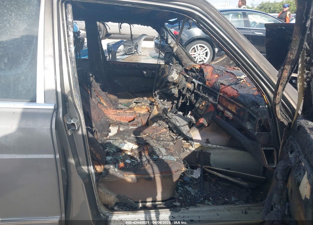 1990 MERCEDES-BENZ 560 VIN: WDBCA39E0LA505656