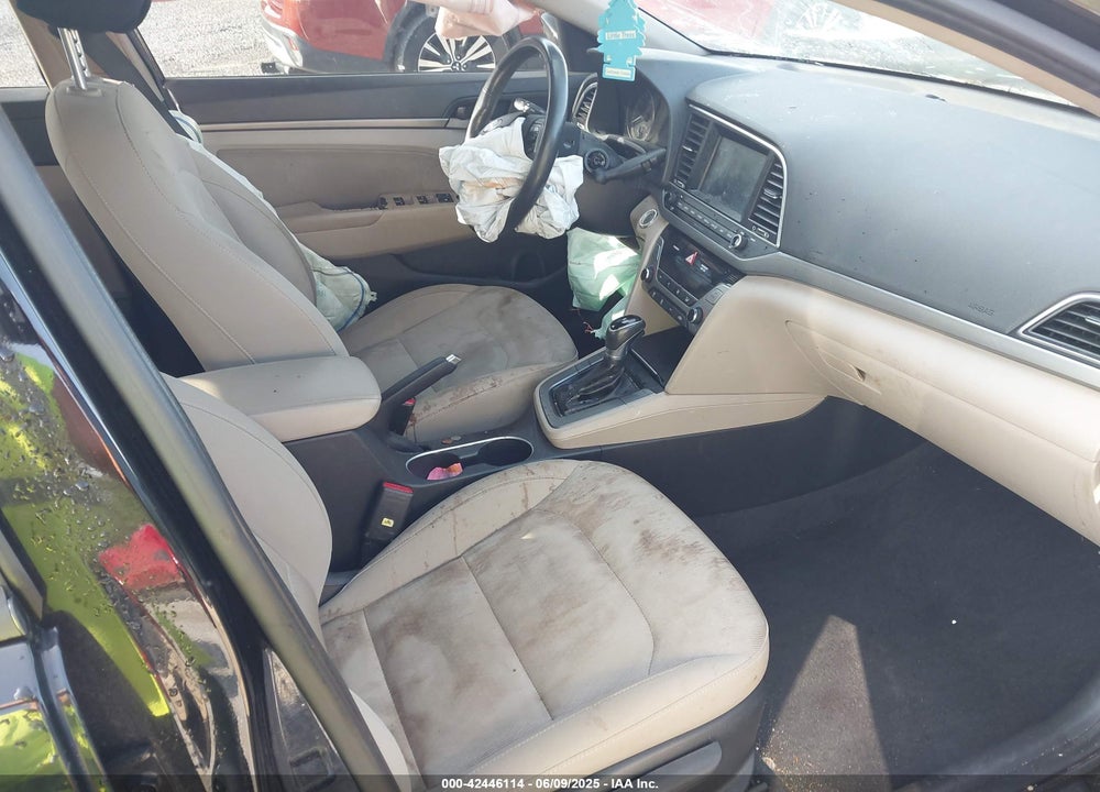 2017 HYUNDAI ELANTRA VIN: KMHD84LF0HU237234