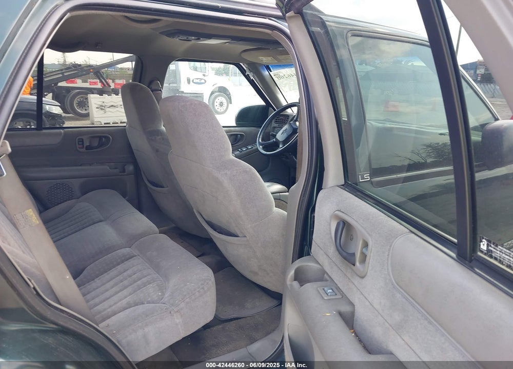 2002 CHEVROLET BLAZER LS VIN: 1GNDT13W12K157145