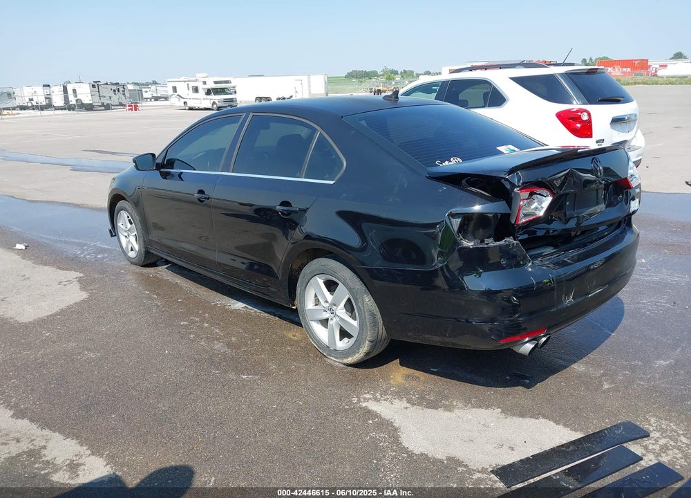 2011 VOLKSWAGEN JETTA VIN: 3VW3L7AJ6BM123447