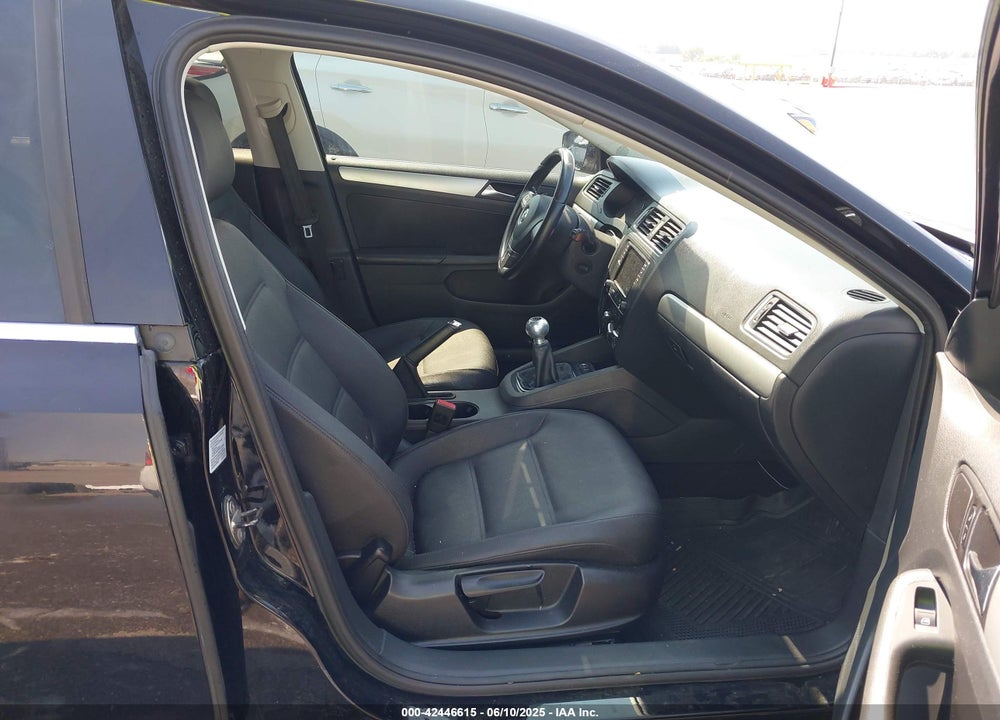 2011 VOLKSWAGEN JETTA VIN: 3VW3L7AJ6BM123447