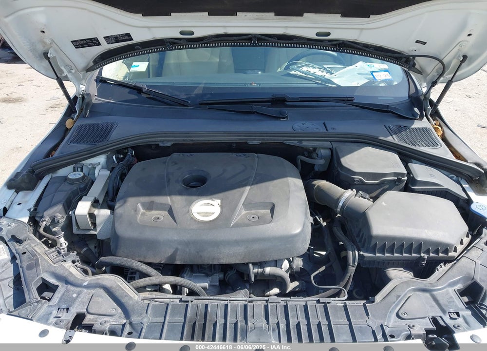 2015 VOLVO V60 VIN: YV140MEB5F1190586