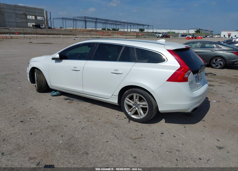 2015 VOLVO V60 VIN: YV140MEB5F1190586
