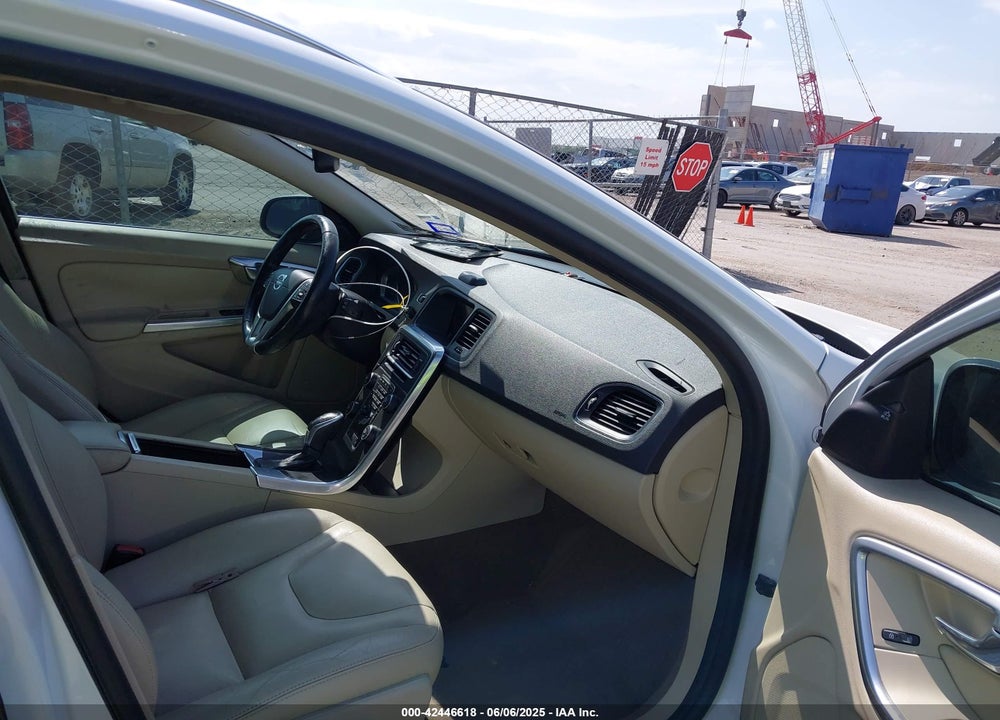 2015 VOLVO V60 VIN: YV140MEB5F1190586