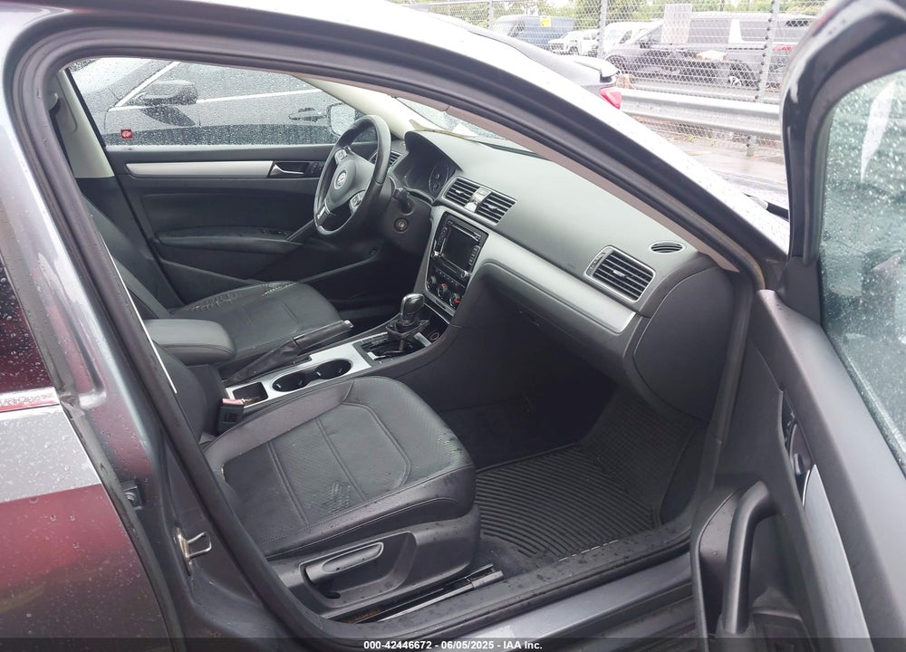 2013 VOLKSWAGEN PASSAT VIN: 1VWBH7A38DC032697