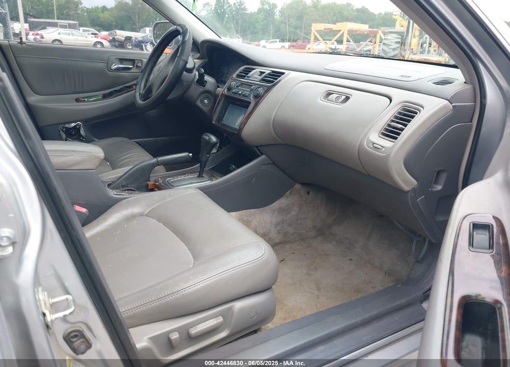 2002 HONDA ACCORD 3.0 EX VIN: 1HGCG16562A084499