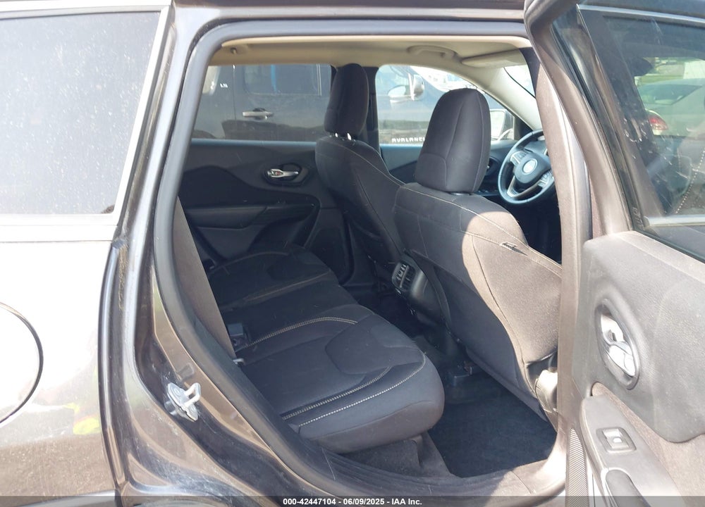 2015 JEEP CHEROKEE VIN: 1C4PJMCB1FW795128