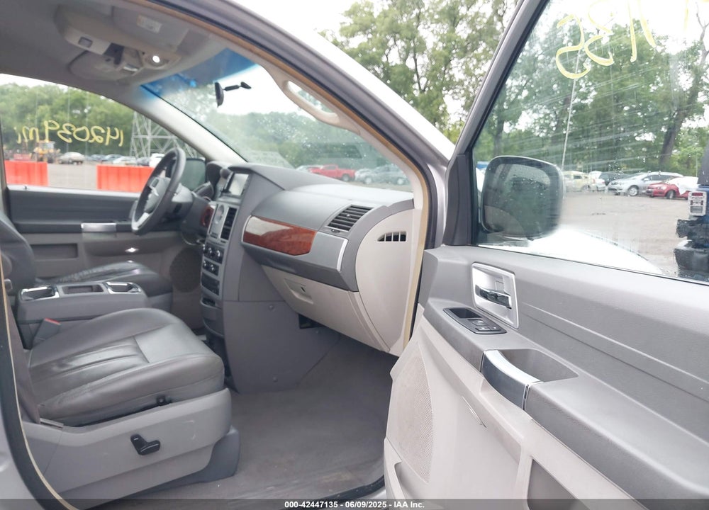 2008 CHRYSLER TOWN & COUNTRY TOURING VIN: 2A8HR54P38R823822