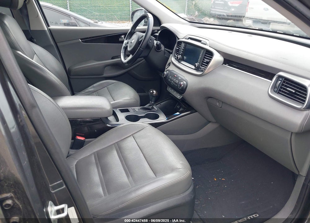 2016 KIA SORENTO 3.3L EX VIN: 5XYPHDA52GG161074