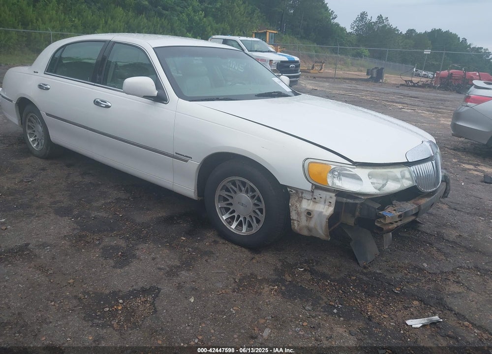 2002 LINCOLN TOWN CAR SIG. PREM./SIGNATURE VIN: 1LNHM82W12Y656800