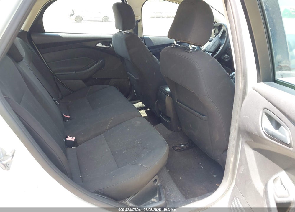 2015 FORD FOCUS SE VIN: 1FADP3K23FL222722