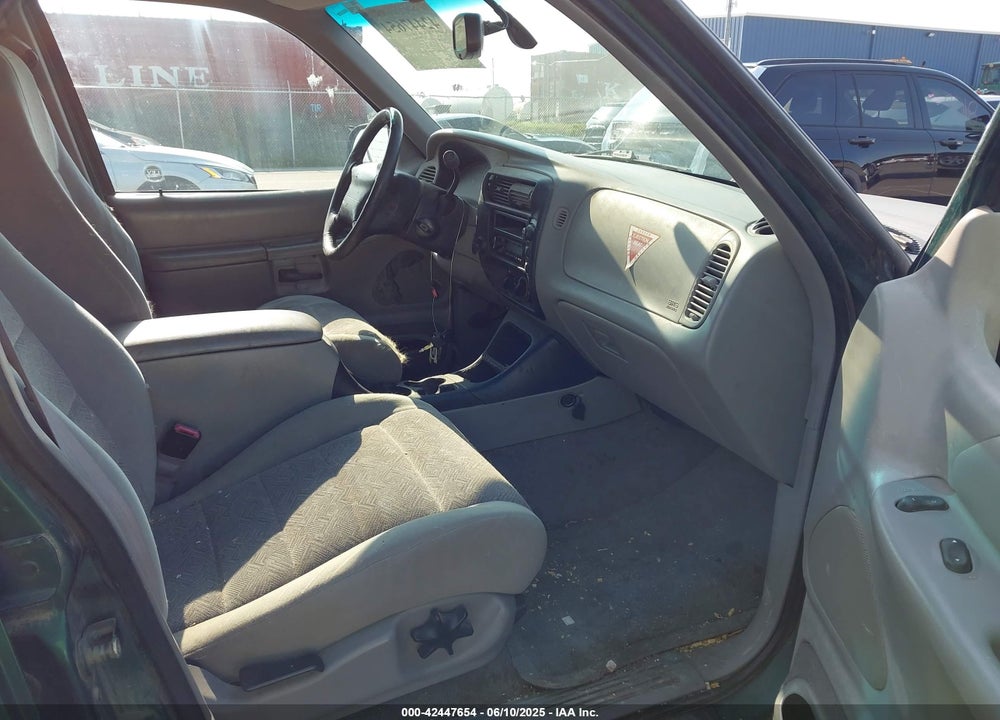 2001 FORD EXPLORER XLT VIN: 1FMZU83P11ZA52619