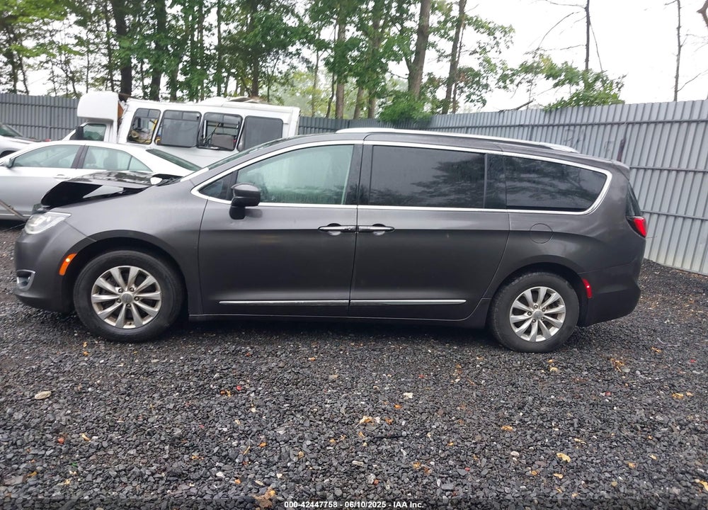 2019 CHRYSLER PACIFICA TOURING L VIN: 2C4RC1BG1KR651984