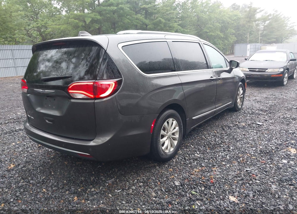 2019 CHRYSLER PACIFICA TOURING L VIN: 2C4RC1BG1KR651984