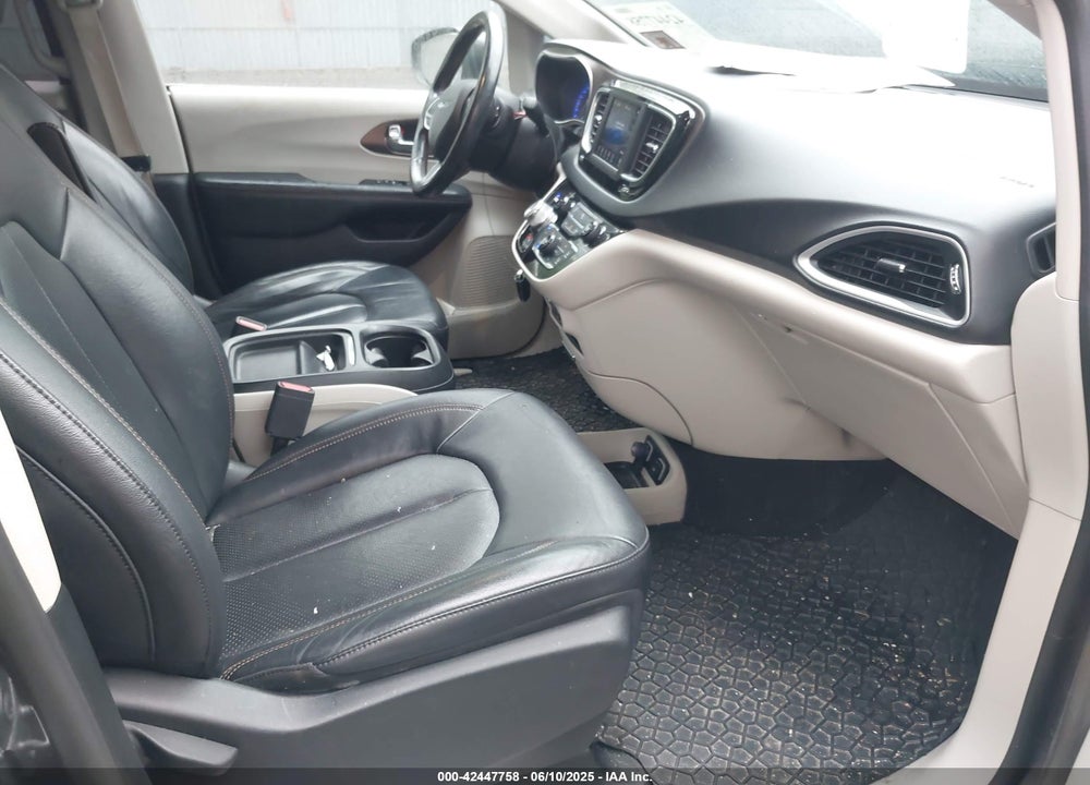 2019 CHRYSLER PACIFICA TOURING L VIN: 2C4RC1BG1KR651984