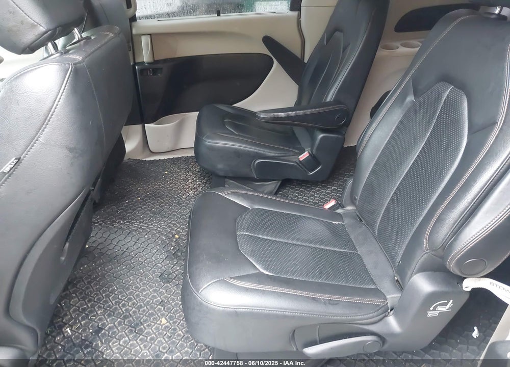 2019 CHRYSLER PACIFICA TOURING L VIN: 2C4RC1BG1KR651984