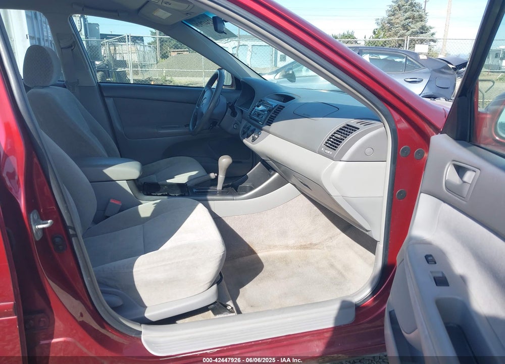 2002 TOYOTA CAMRY LE VIN: JTDBE32K520134824