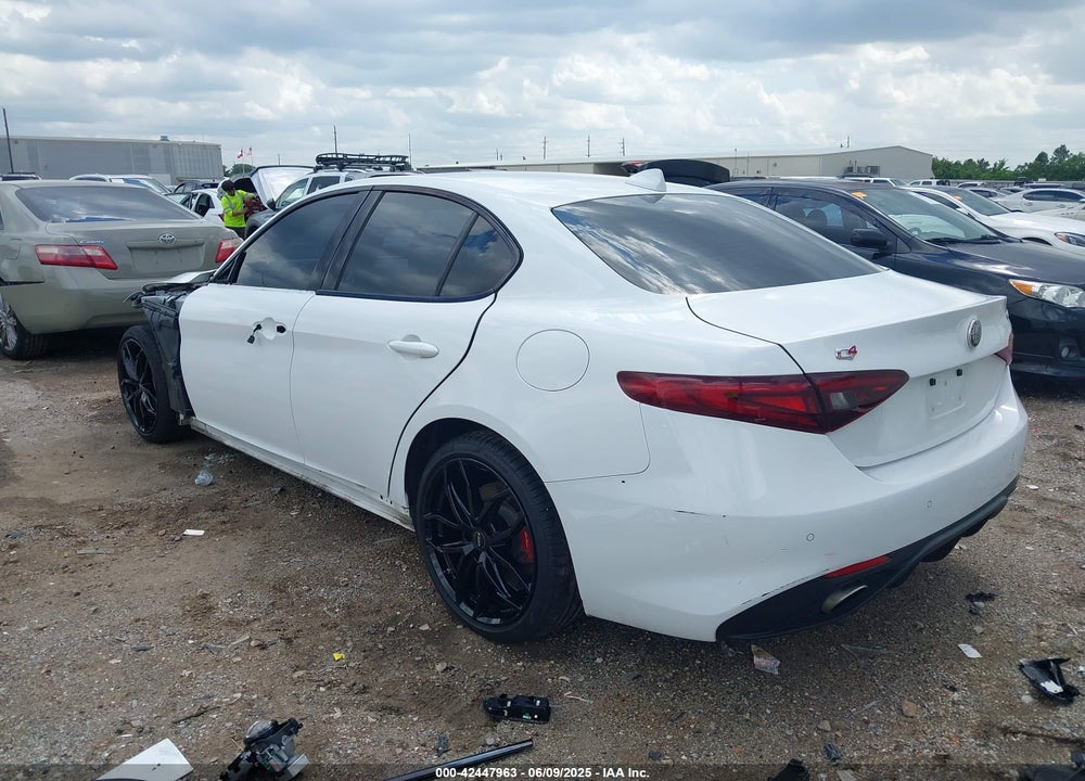 2018 ALFA ROMEO GIULIA VIN: ZARFAEEN1J7596663