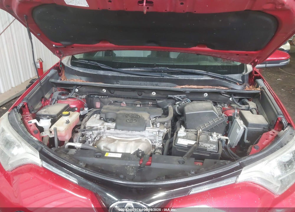 2016 TOYOTA RAV4 XLE VIN: 2T3WFREV0GW275097