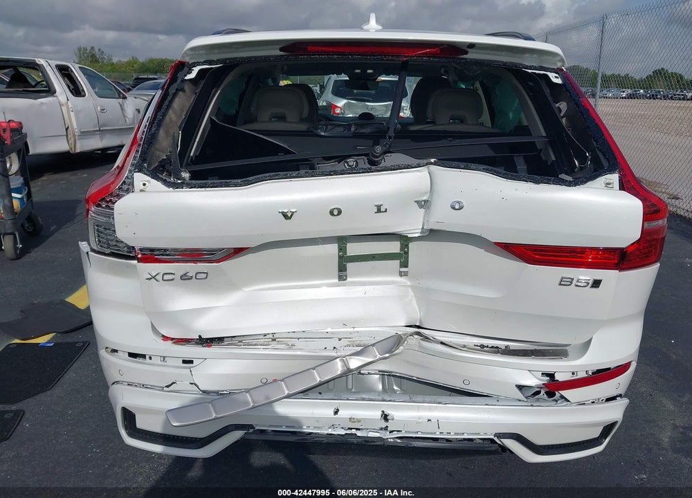 2024 VOLVO XC60 B5 PLUS DARK THEME VIN: YV4L12RL9R1818978