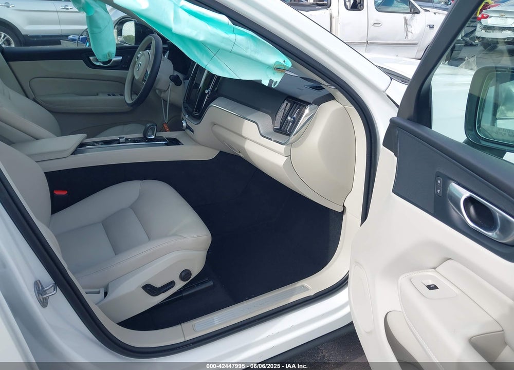 2024 VOLVO XC60 B5 PLUS DARK THEME VIN: YV4L12RL9R1818978
