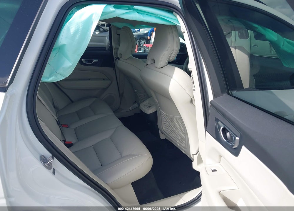 2024 VOLVO XC60 B5 PLUS DARK THEME VIN: YV4L12RL9R1818978