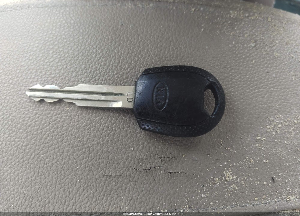 2005 KIA SPORTAGE LX VIN: KNDJF724357115539