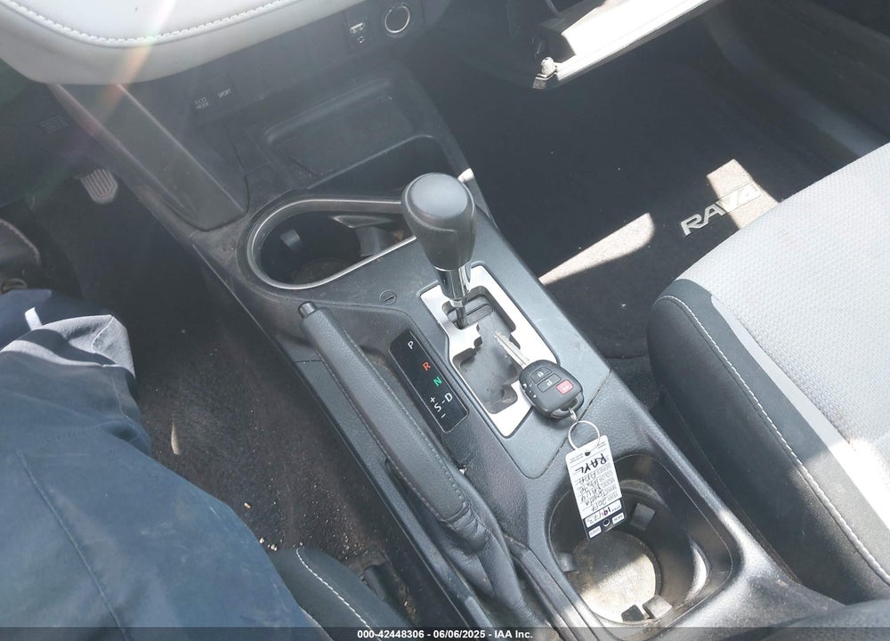 2017 TOYOTA RAV4 XLE VIN: JTMWFREV3HJ146612