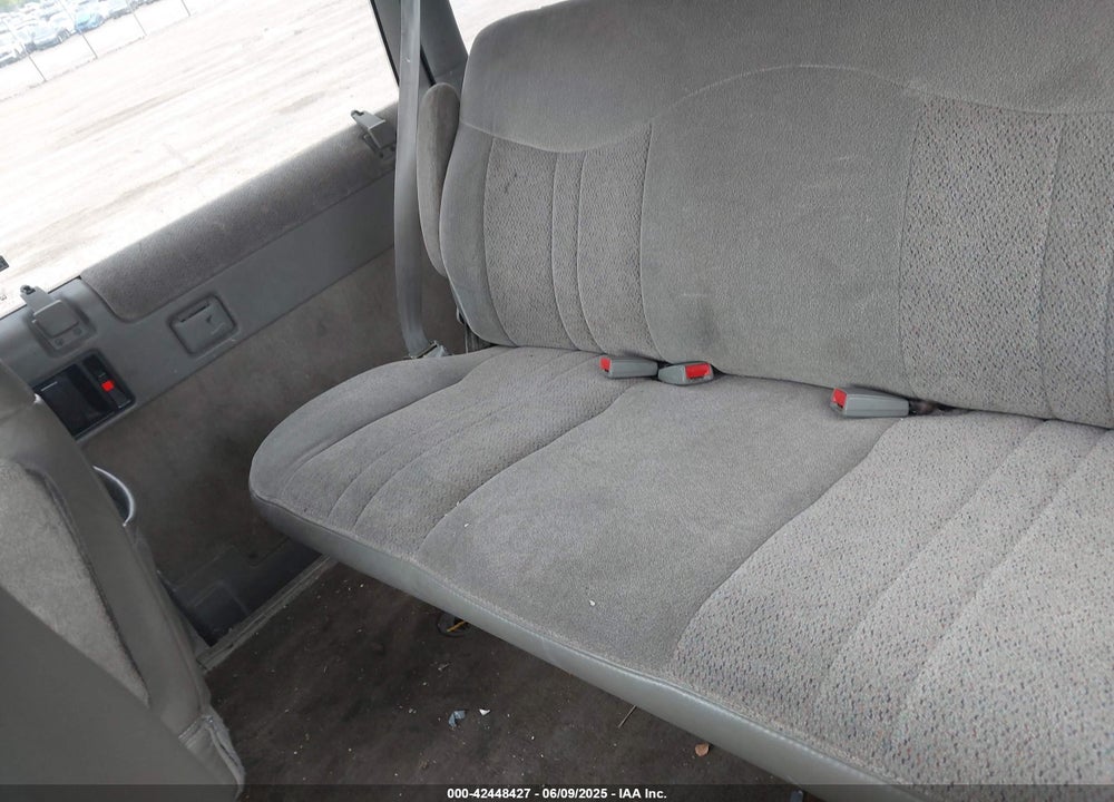 2000 CHEVROLET ASTRO VIN: 1GNEL19W1YB209135