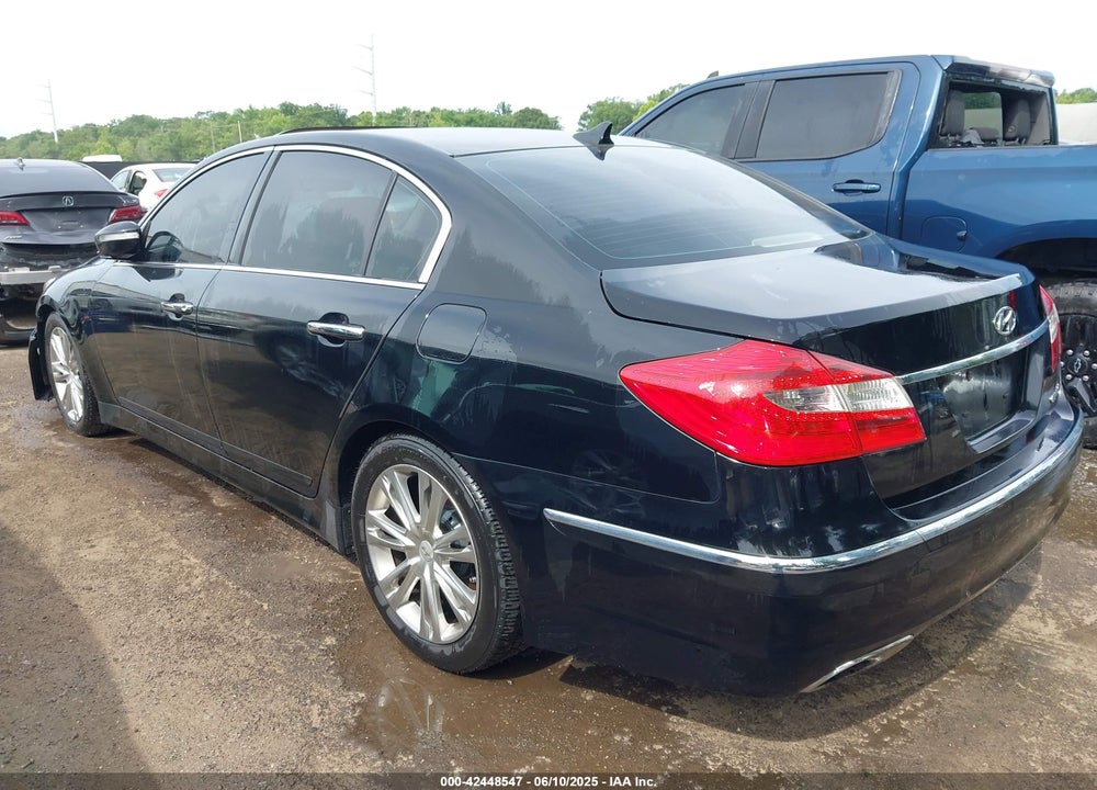 2013 HYUNDAI GENESIS VIN: KMHGC4DD4DU257795